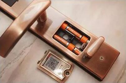 智能鎖沒電了，我們就要被拒之門外？