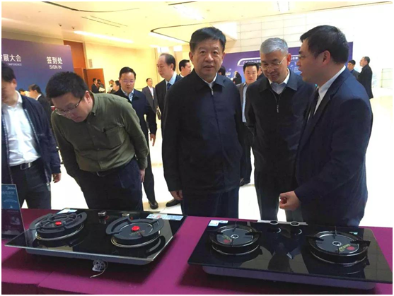 潘基文會(huì)見中國(guó)優(yōu)秀企業(yè)代表紅日廚衛(wèi)領(lǐng)導(dǎo)