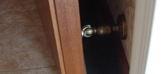 門業裝修| 鎖具和門吸什么材質好？開槽合頁和子母合頁哪個好？