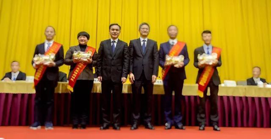 2017納稅超億元 帥豐集成灶獲嵊州市工業企業三十強第一名 2017納稅超億元 帥豐集成灶獲嵊州市工業企業三十強第一名