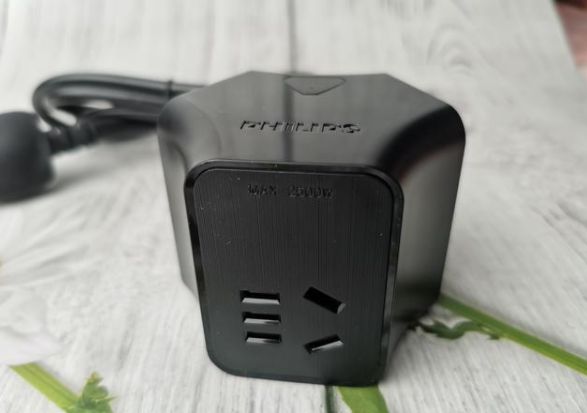 有了飛利浦摩天輪系列插座，充電器什么的都是浮云！