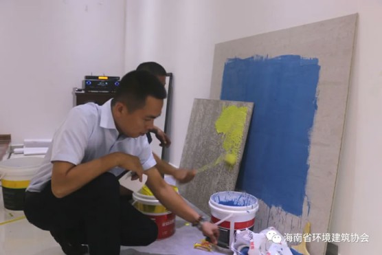海南環(huán)建協(xié)會、巴中商會、堿克瓷磚背膠簽署三方合作協(xié)議