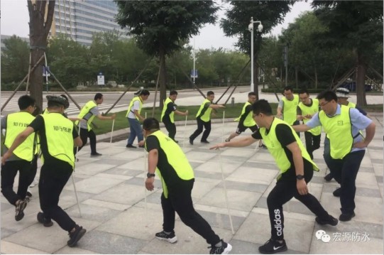 宏源防水生產(chǎn)制造中心組織開展別開生面的拓展訓(xùn)練 宏源防水生產(chǎn)制造中心組織開展別開生面的拓展訓(xùn)練