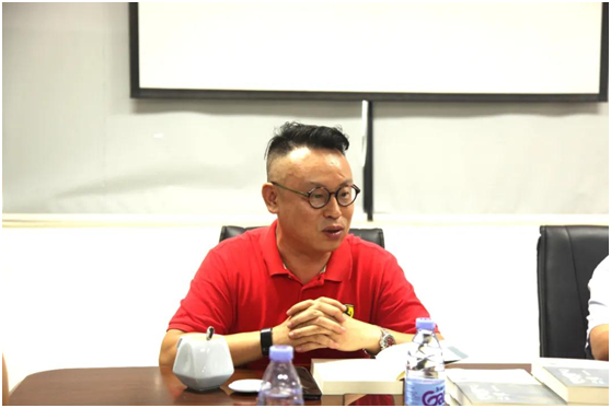 著名作家蒙土金新書“兩廣發(fā)布會(huì)”在超人廚衛(wèi)電器舉行