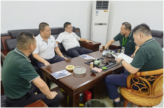 三只兔總裁韓軍一行蒞臨雷諾瓷磚膠參觀考察，初步達成合作意向