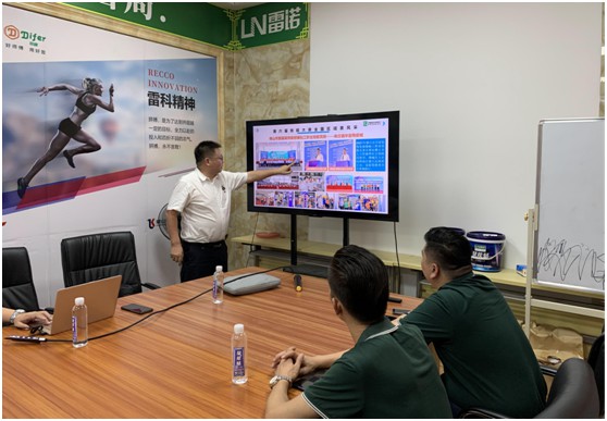 三只兔總裁韓軍一行蒞臨雷諾瓷磚膠參觀考察，初步達成合作意向