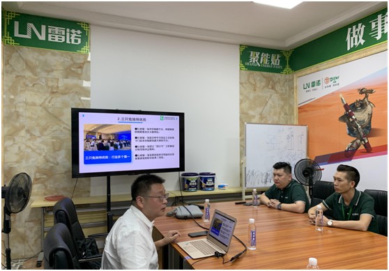 三只兔總裁韓軍一行蒞臨雷諾瓷磚膠參觀考察，初步達成合作意向