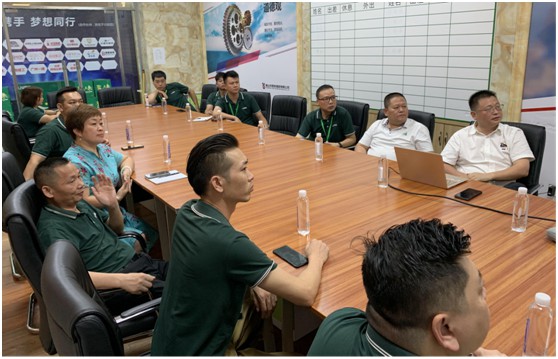 三只兔總裁韓軍一行蒞臨雷諾瓷磚膠參觀考察，初步達成合作意向